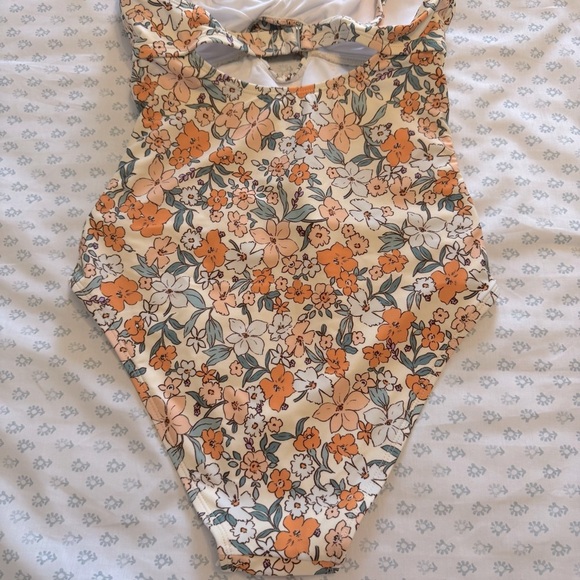 NWT Cupshe Ditsy Wrapped Cutout Floral Print One Piece Small Swimsuit - Picture 9 of 10